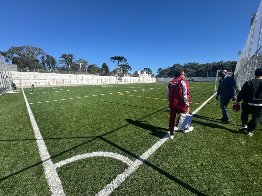 Academia de Futebol Paulo Mirandaの人工芝グラウンドでの様子