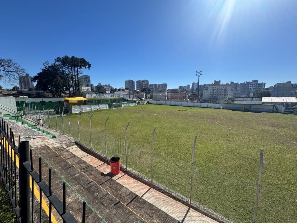 Academia de Futebol Paulo Mirandaの天然芝グラウンド